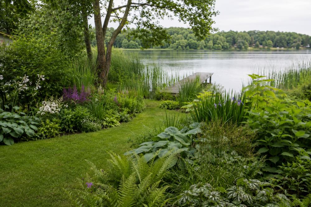 Beispielbild: Villengarten am Wasser